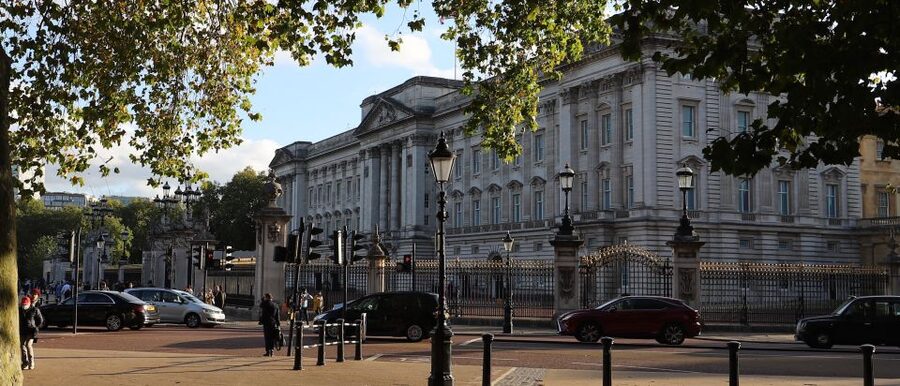 London: Buckingham Palace Walk & Tea at Kensington Palace - What the $160 price really covers
