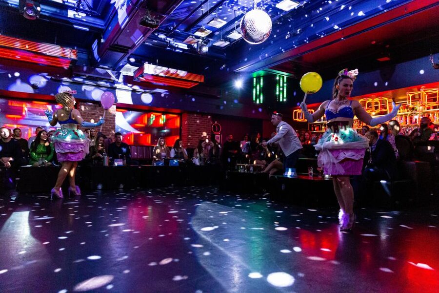London: Burlesque Cabaret Show in the West End - What happens from 6pm to 8:15pm