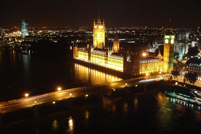 London by Night Bus Tour with Christmas Lights and Live Guide - Trafalgar Square and London’s Norwegian Christmas tree