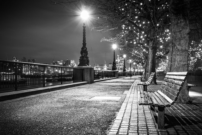 London by Night Bus Tour with Christmas Lights and Live Guide - Fortnum & Mason and the red advent calendar
