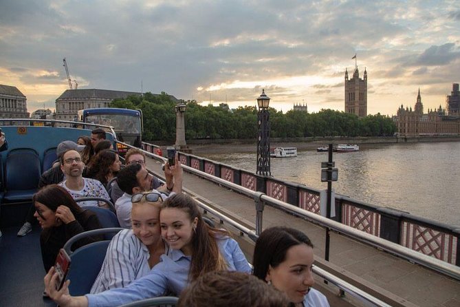 London by Night Sightseeing Open Top Bus Tour with Live Guide - What the live guide adds to the ride