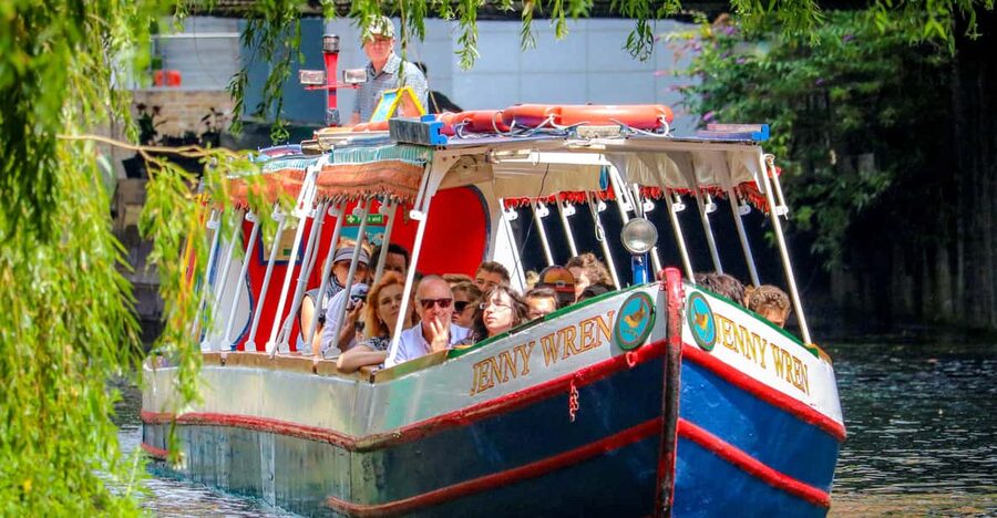 London: Canal Boat Ride on Camden Lock - From Camden Lock into a quieter London