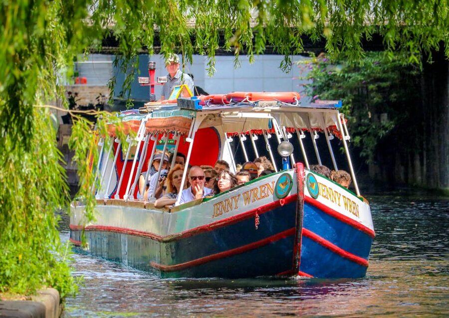 London: Canal Boat Ride on Camden Lock - Camden Market gives way to London Zoo