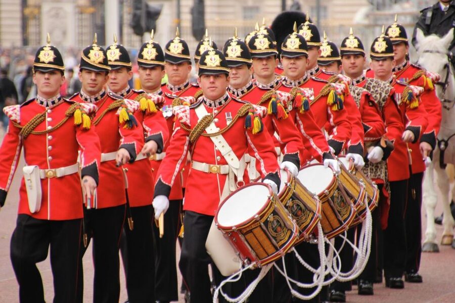 London: Changing of the Guard Private Group or Family Tour - The guide can shape the whole experience