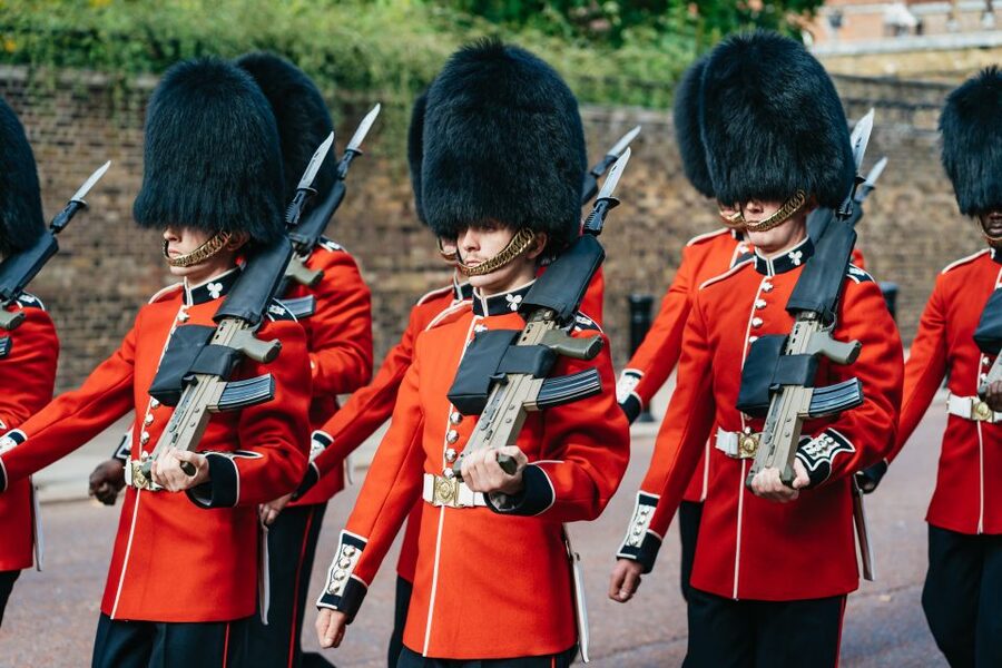 London: Changing of The Guard Tour - Clarence House and St James’s Park