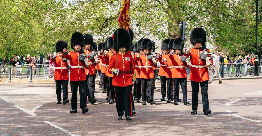 London: Changing of the Guard Tour by Buckingham Palace - Why this tour beats waiting outside Buckingham Palace