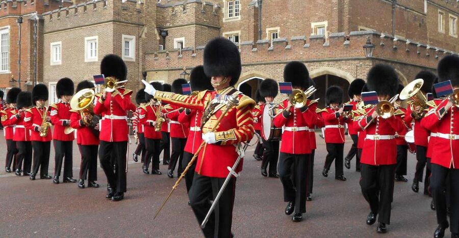 London: Changing of the Guard Walking Tour - What the guide adds for $26