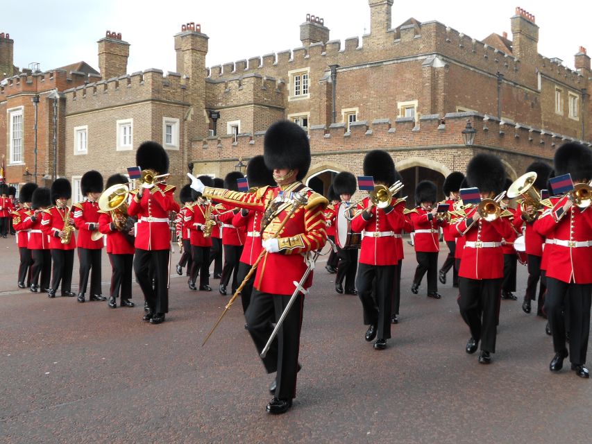 London: Changing of the Guard Walking Tour - Wellington Barracks and the marching soldiers