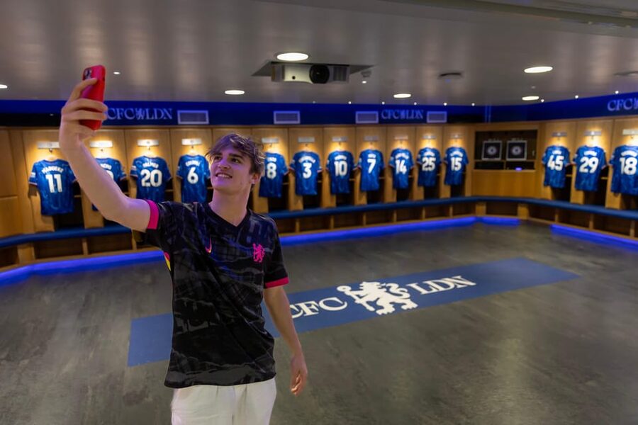London: Chelsea FC Museum and Stamford Bridge Classic Tour - From the dressing rooms to the press room