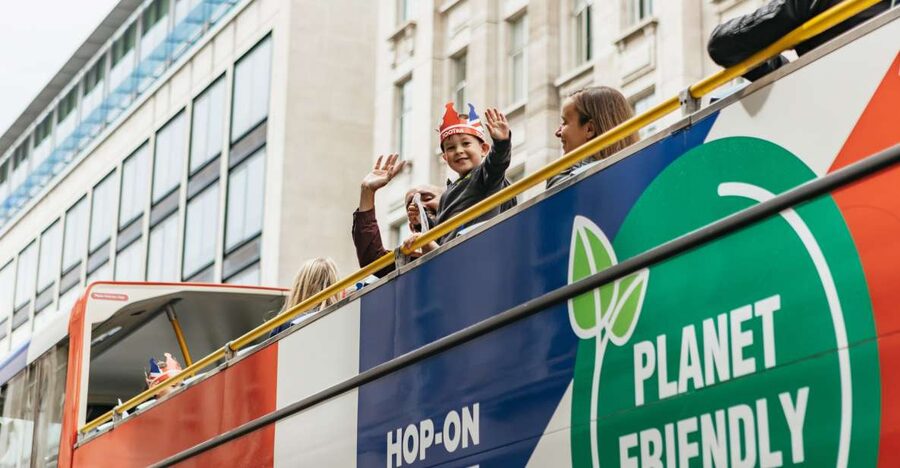 London: Children's Open Top Bus Tour - Pall Mall and the return to the starting point