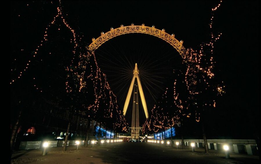 London: Christmas Eve City Tour with Dinner & Midnight Mass - A three-course dinner in Covent Garden