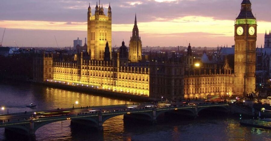 London: Christmas Eve City Tour with Dinner & Midnight Mass - Who will enjoy this Christmas Eve outing
