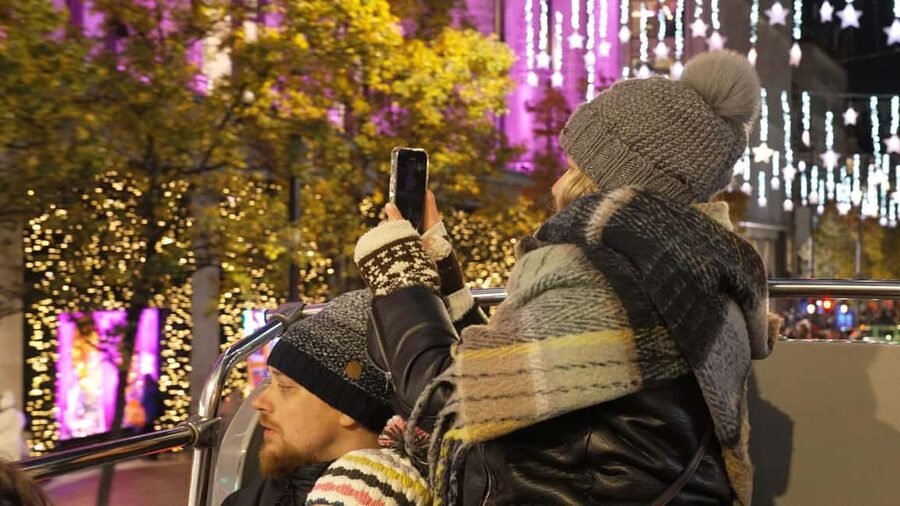 London: Christmas Lights Nighttime Bus Tour with Live Guide - Key points at a glance