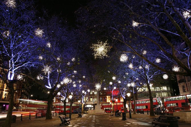 London: Christmas Lights Tour by Vintage Double-Decker Bus - Staying warm on an open-top bus