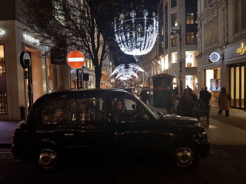 London: Christmas Lights Tour in a Black Cab - The photo stops are more important than they sound