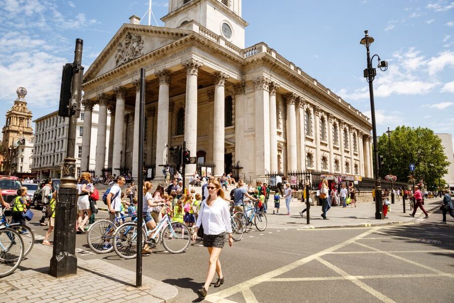 London: Classic Gold 3.5-Hour Bike Tour - Covent Garden, street performance, and a practical break