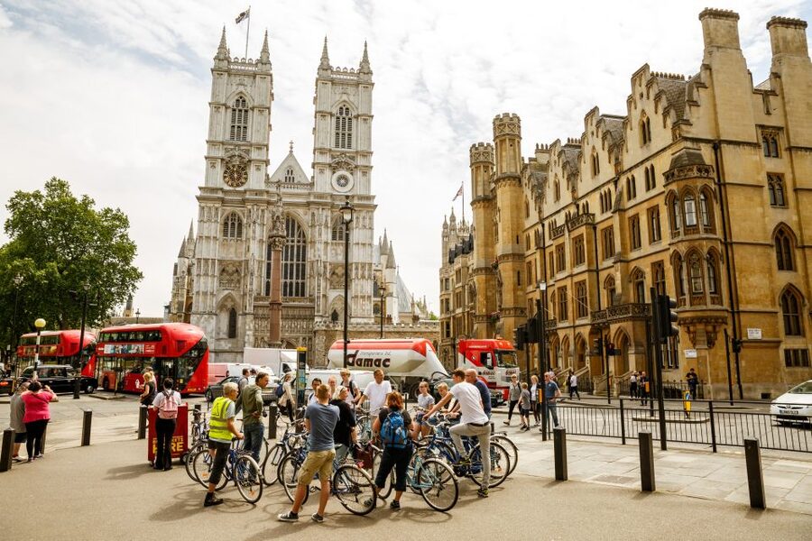 London: Classic Gold 3.5-Hour Bike Tour - Through the legal district to Leather Lane Market