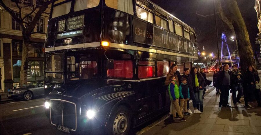London: Comedy Horror Ghost Tour on a Bus - Comedy, horror, and the role of the conductor