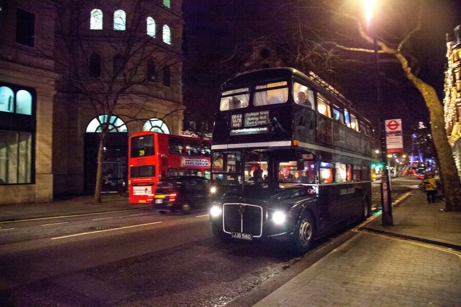 London: Comedy Horror Ghost Tour on a Bus - The theatrical effects and final scare