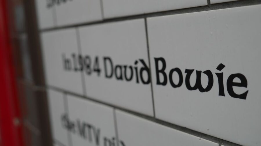 London: David Bowie Walking Tour - Carnaby Street and Bowie’s changing look
