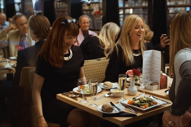 London Dinner Cruise on the Thames River - Dinner, fixed seating, and the onboard atmosphere