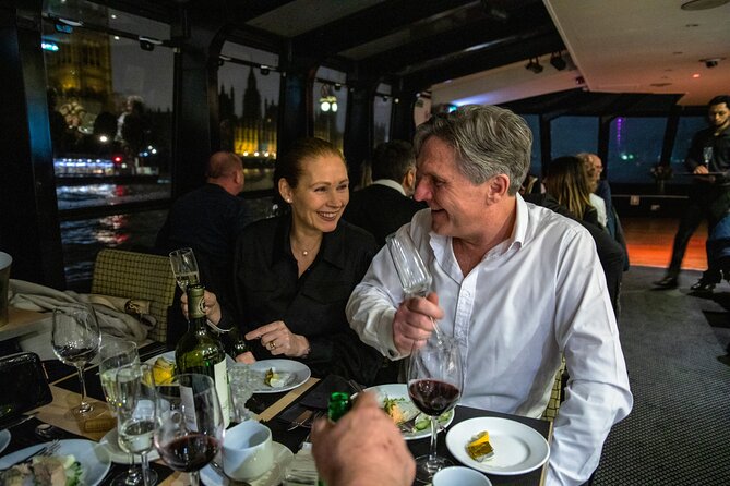 London Dinner Cruise on the Thames River - Live music, dancing, and the sound level