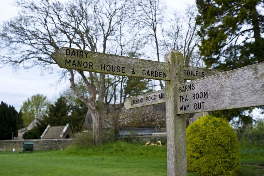 London: Downton Abbey, Cotswolds, and Highclere Castle Tour - Shilton and Bates’s Red Lion