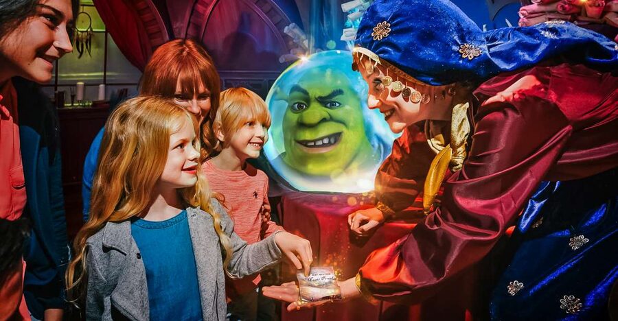 London: DreamWorks Shrek's Adventure Tour - From live scenes to 4D effects