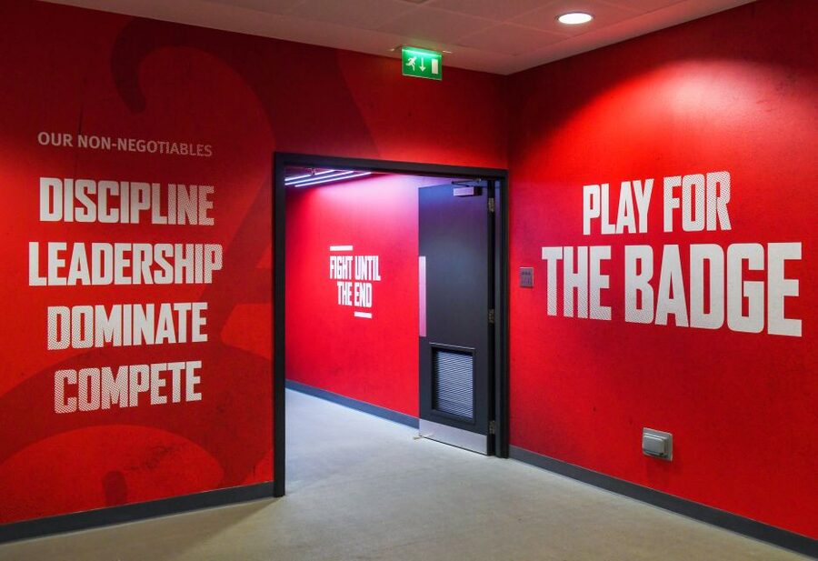London: Emirates Stadium Entry Ticket and Audio Guide - Dugout, pitchside, and directors’ box views
