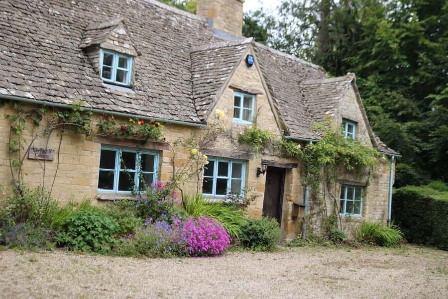 London: Full Day Cotswolds Tour with Shakespeare's Stratford - Snowshill is the quiet village pause