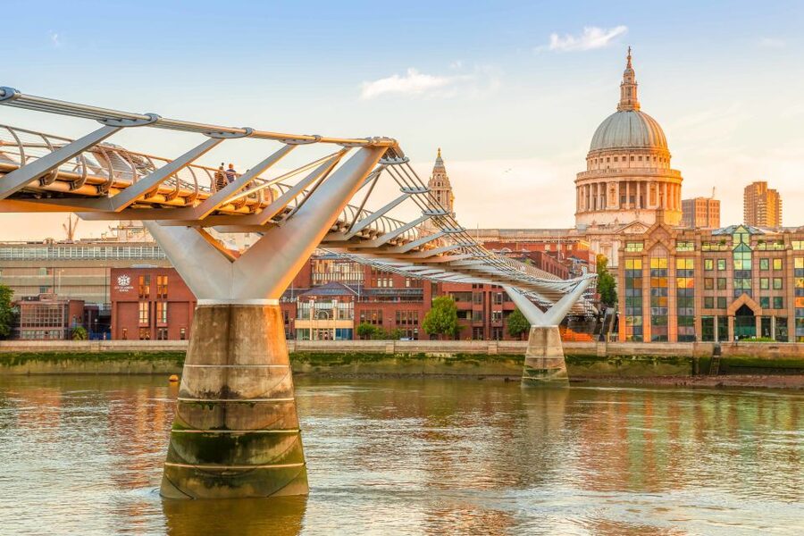London: Full-Day London Bus Tour - The Thames boat ride changes the view