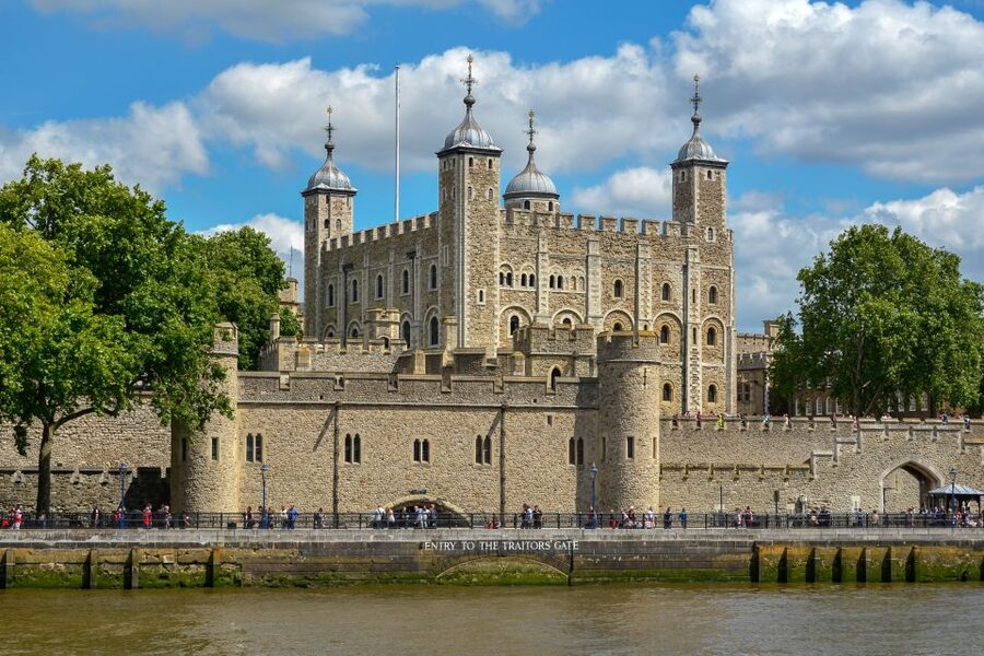 London: Full-Day Sightseeing Bus Tour with River Cruise - Starting Near Buckingham Palace