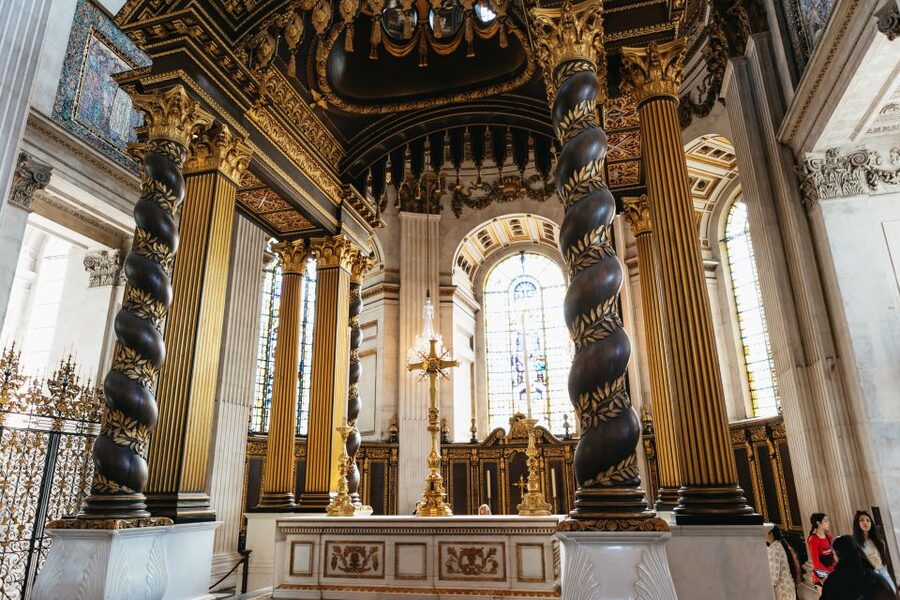 London: Full Day Tower, St. Paul's, Cruise & Eye Experience - The Thames cruise connects London’s famous views