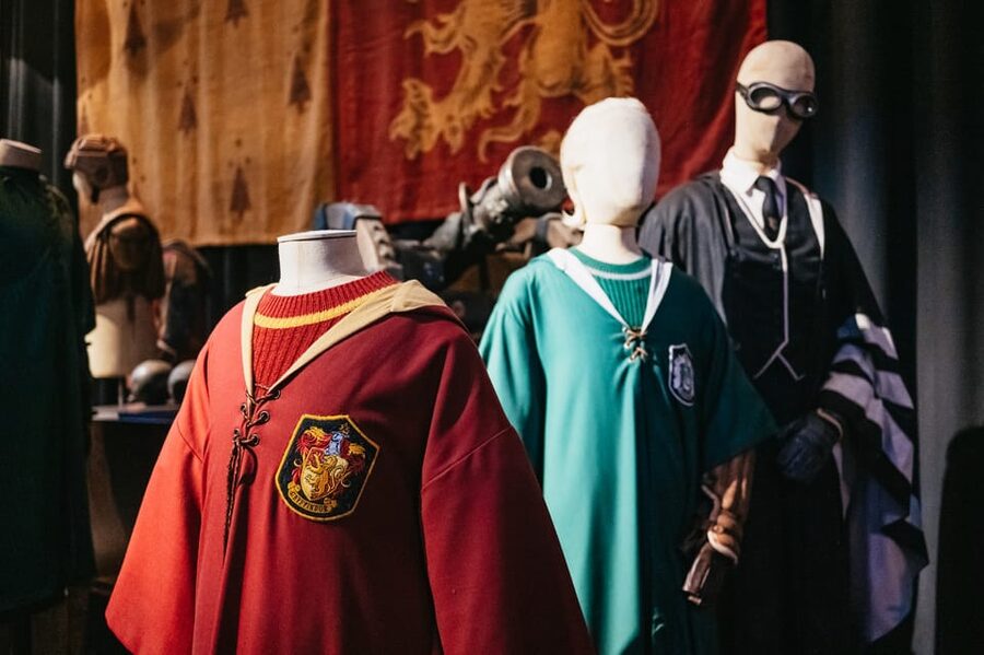 London: Fully-Guided Making of Harry Potter Tour - Hogwarts Express and Platform 9 ¾