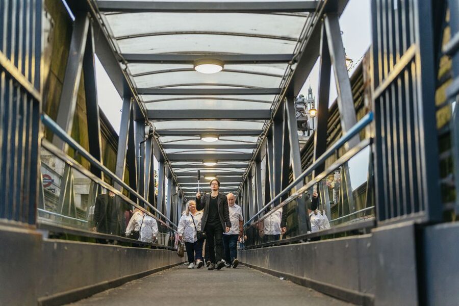London: Ghost Walk and River Thames Boat Ride - Meeting the guide at Green Park