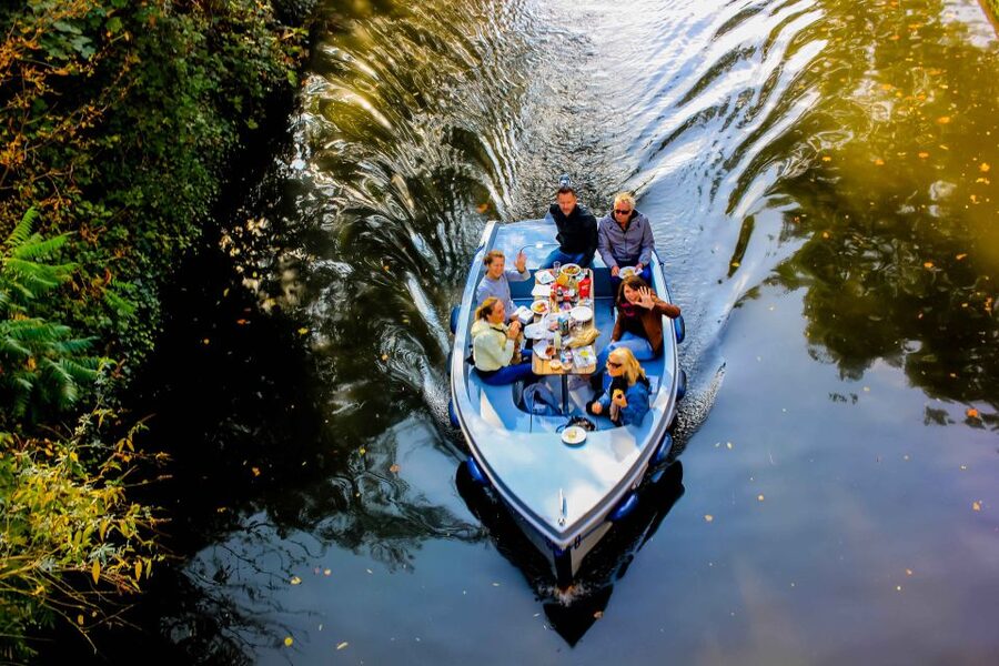 London: GoBoat Rental for Regent's Canal & Paddington Basin - Starting out with the safety briefing