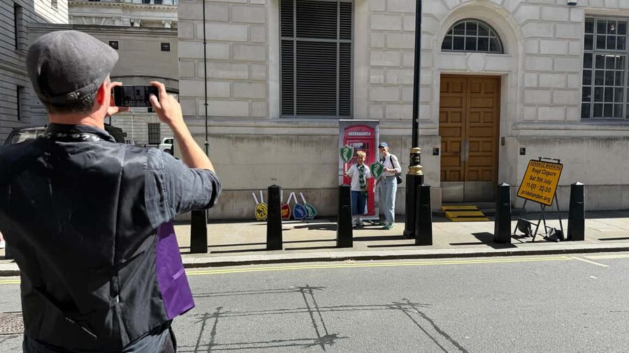 London: Guided Harry Potter Coach Tour of Locations - The guides make or break the day