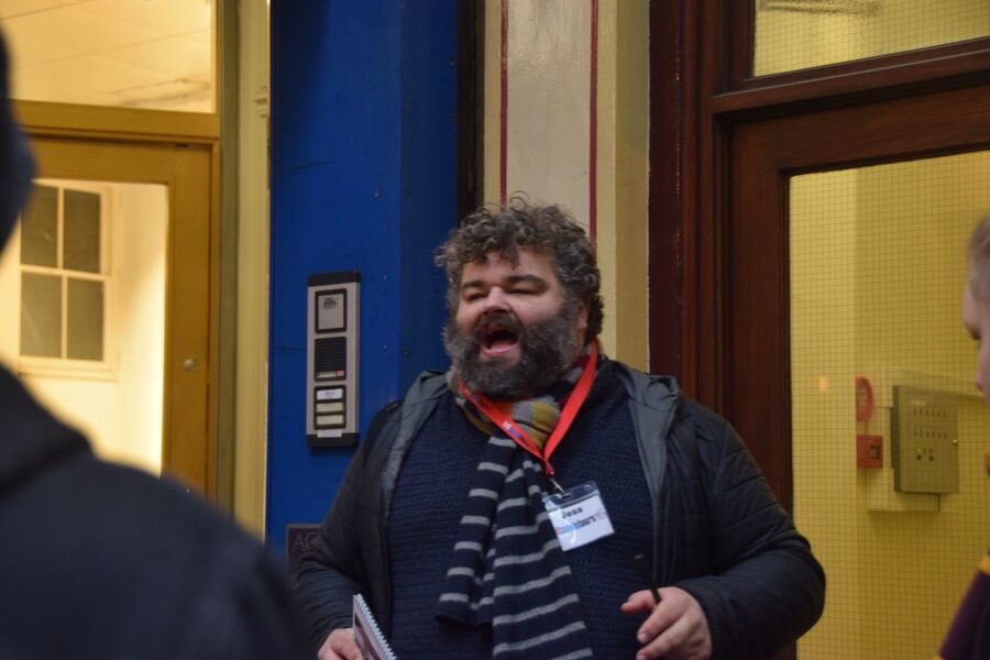 London: Guided Harry Potter Coach Tour of Locations - Walking to the Leaky Cauldron