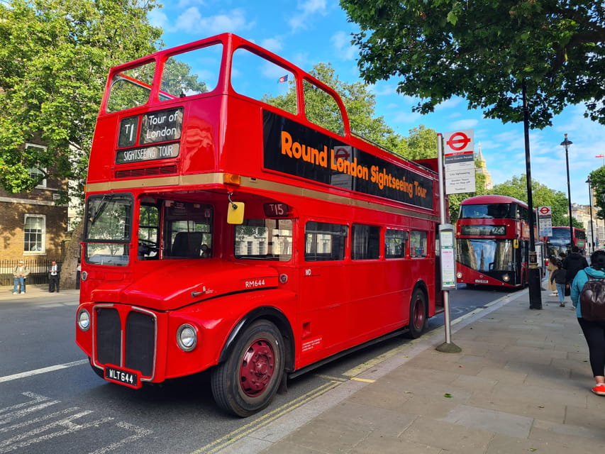 London: Guided Sightseeing Tour on a Vintage Open-Top Bus - What the live guide adds