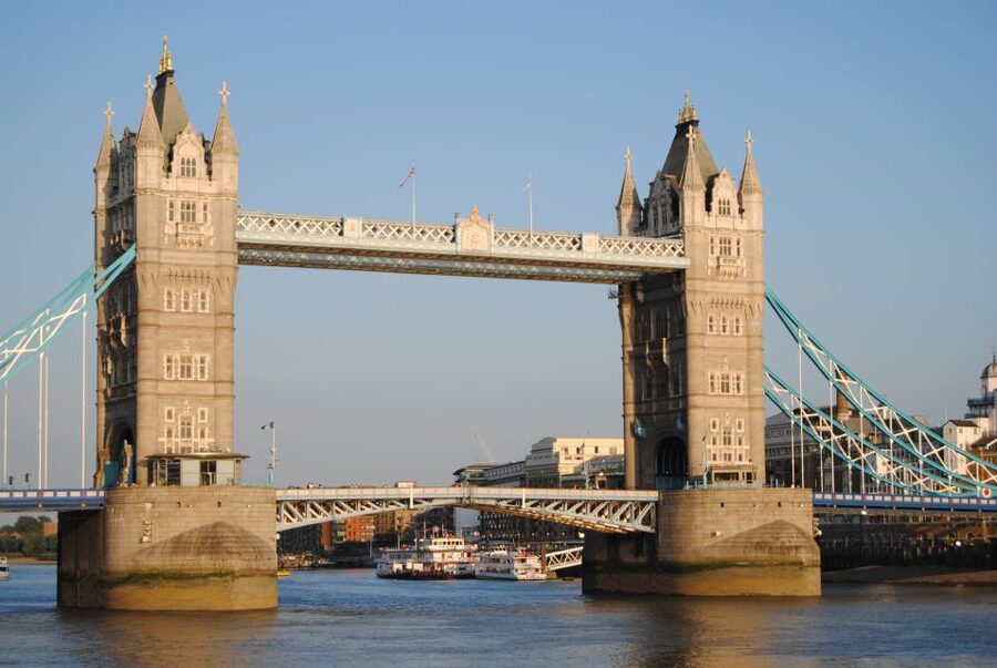 London Half-Day Private Chauffeur Driven Tour - The Tower of London and the Crown Jewels