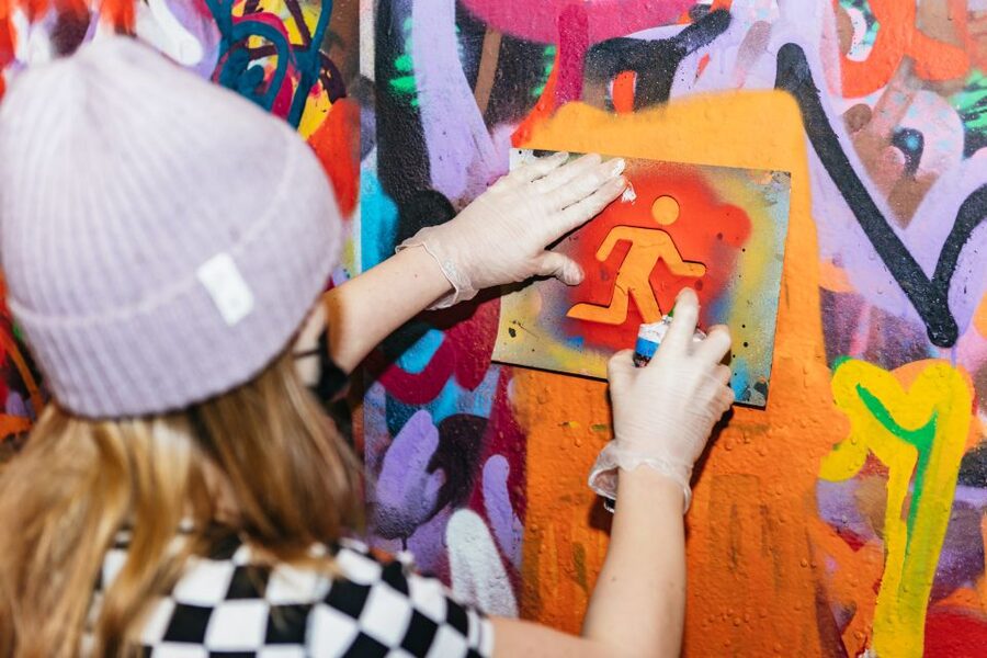 London: Half-Day Street Art Tour and Workshop - The refreshment break and move to the studio