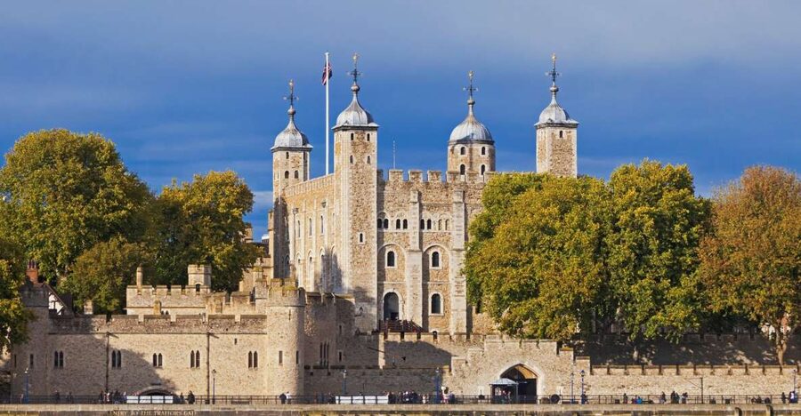 London: Harry Potter Walking Tour and Tower of London Entry - From Platform 9 ¾ to the Tower of London