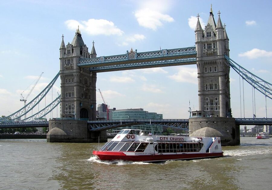 London: Harry Potter Walking Tour and Tower of London Entry - Palace Theatre and Goodwin’s Court