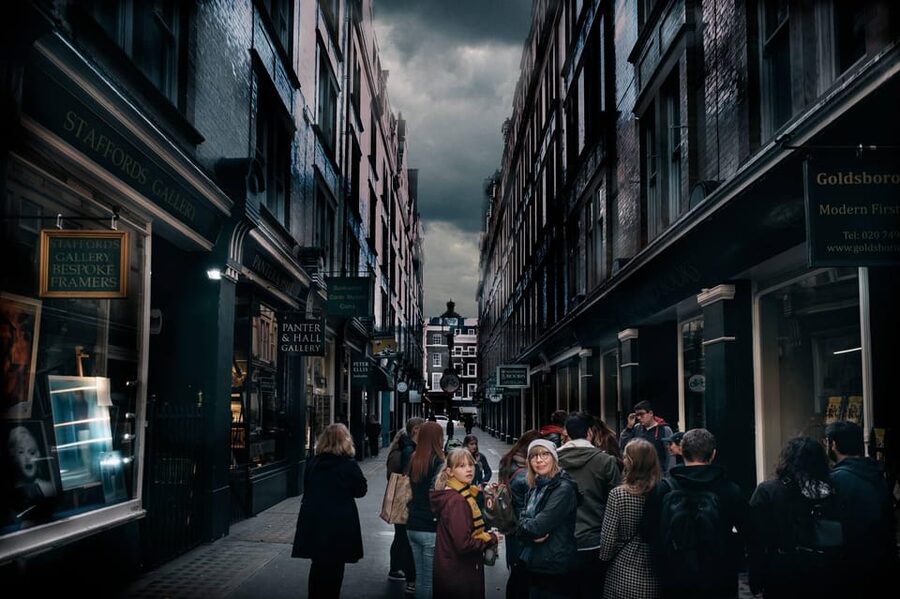 London: Harry Potter Walking Tour in German - Starting behind Southwark Cathedral