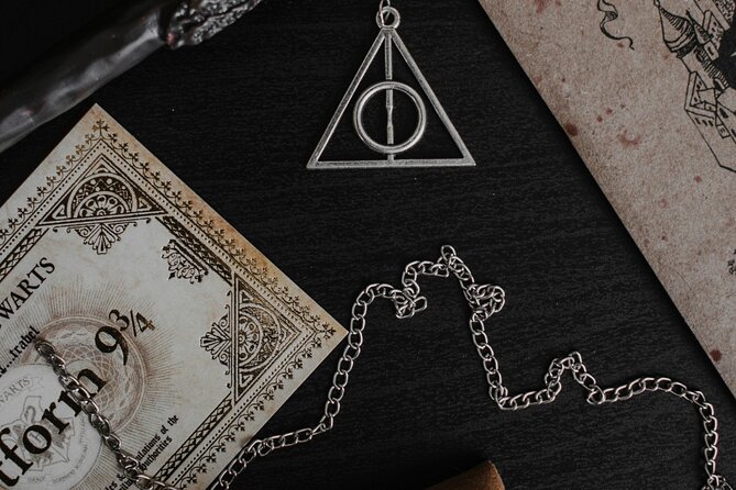 London: Harry Potter Walking Tour with Platform 9 3/4 - Piccadilly Circus and the Palace Theatre
