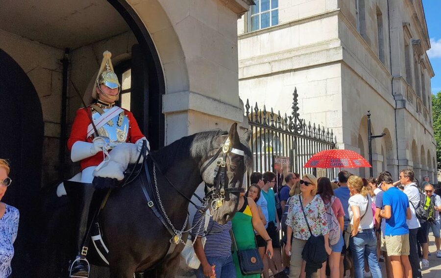 London Highlights Taxi Tour - Stories, food stops, and the value of a local guide