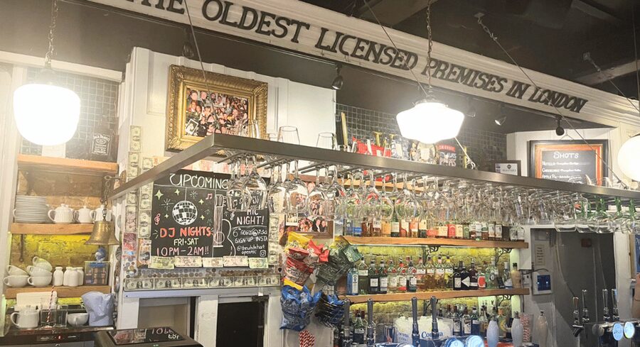 London: Historic London Pub Walking Tour - Four pubs, four different stops