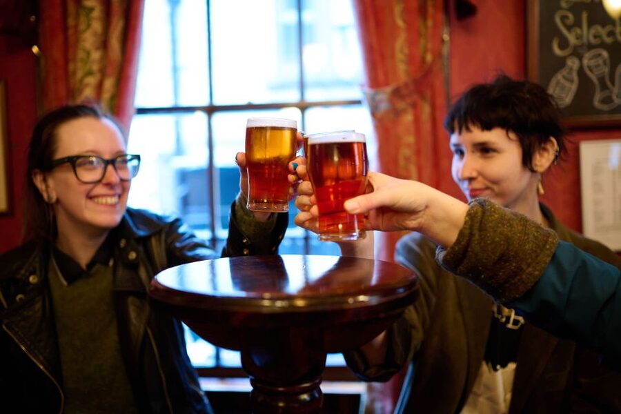 London: Historic Pubs, British Ales & Classic Dishes - The pace, group size and practical limits