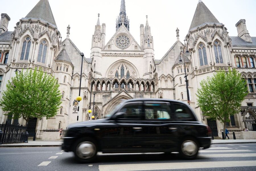 London: Historic Pubs, British Ales & Classic Dishes - The Old Bell Tavern on Fleet Street