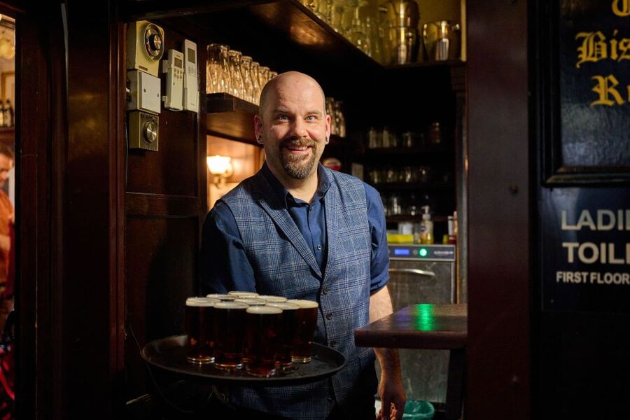 London: Historic Pubs, British Ales & Classic Dishes - What you actually eat and drink
